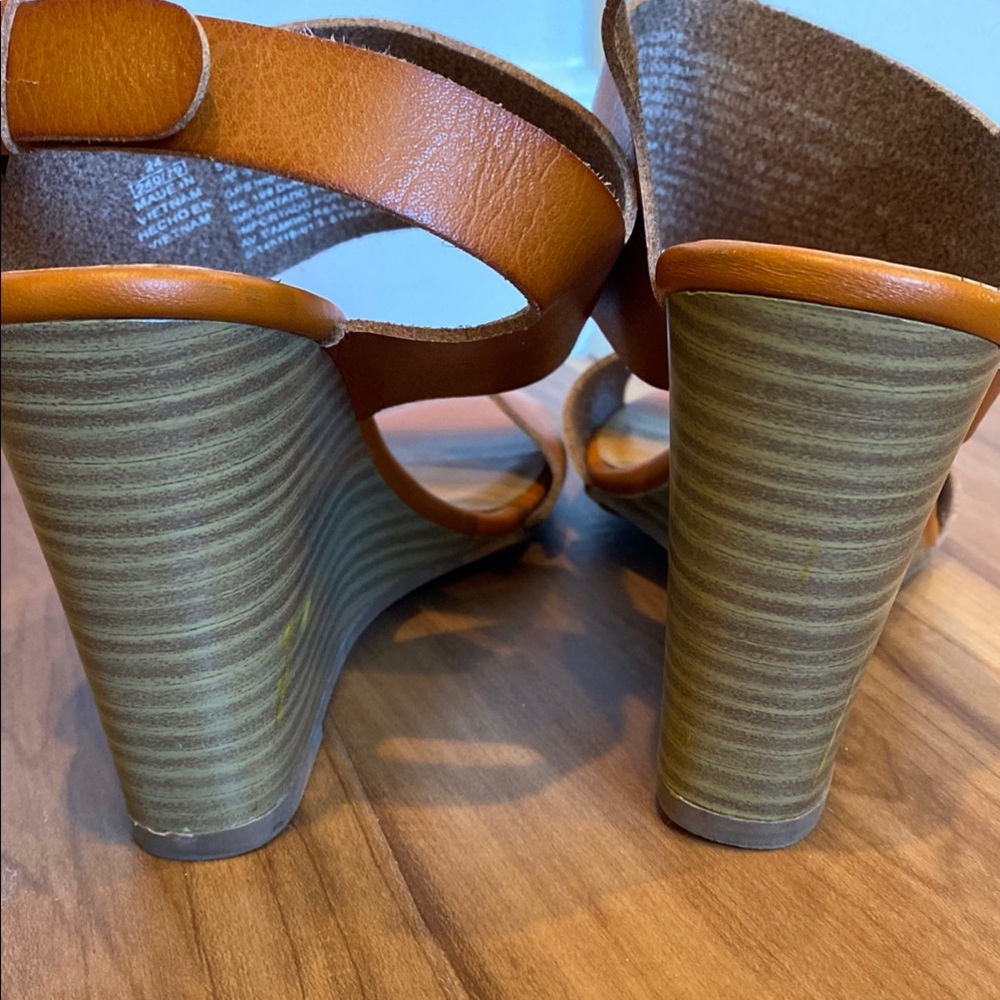 Old Navy Brown Orange Wide strap Pleather Wedge Heel Sandals w Buckle - Picture 5 of 11